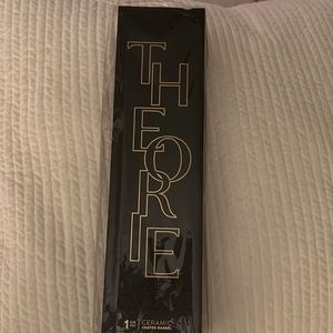 THEORIE  1 1/4 INCH PROFESSIONAL CURLING IRON
